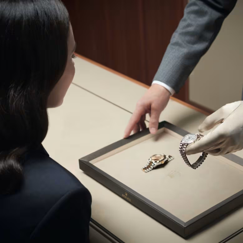 corners-homepage-push-send-a-message-xxxxx_7214_shoot_shop_geneva_retail_campaign_client_vendeur_pub_25_03_2019_sm_iso_01-portrait